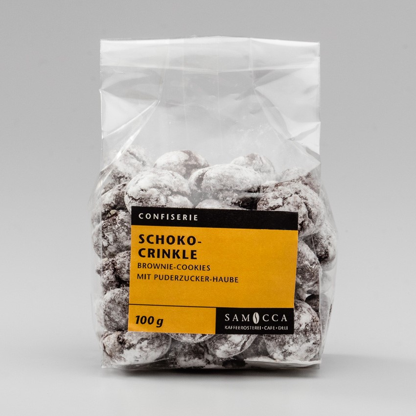 Dunkle kleine Brownie Kekse von Samocca in transparenter Verpackung
