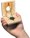 Sonnenuhr in der Hand präsentiert