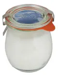 Kerze im Glas mit weißem Wachs