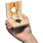 Sonnenuhr in der Hand präsentiert