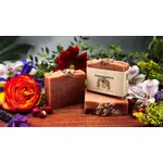 rosengarten Seife vor floralem Hintergrund